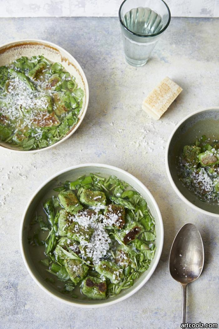 ein glas mit wasser bärlauch rezepte parmesan eine grüne suppe mit bärlauch