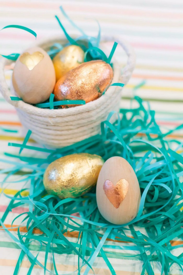 eier färben ostereier muster eier färben kinder eier mit zwiebelschalenfärben goldblätter holzeier selber machen